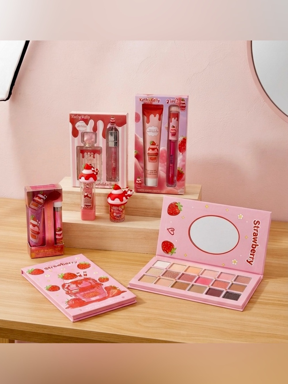 Strawberry cosmetics set